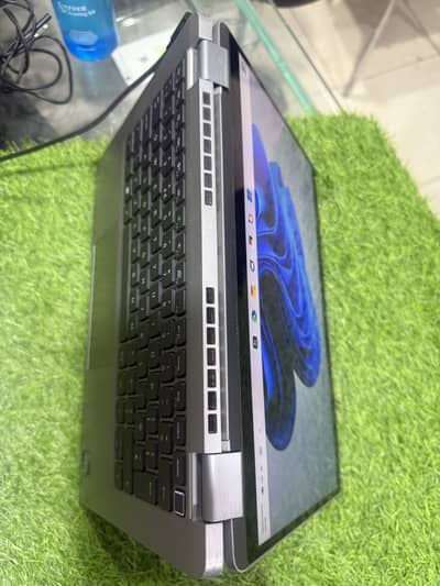 Dell Latitude 5330 2 in 1 core i7 12th gen touch