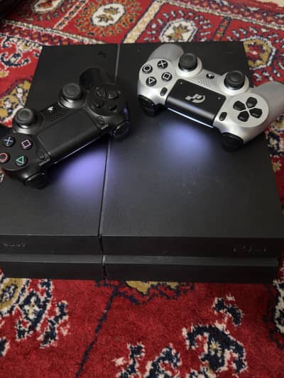PlayStation 4 (500GB) + 2 Controllers - Great Condition