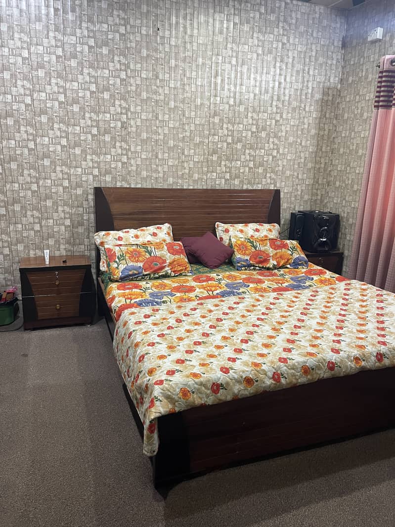 Bed with Dressing table 0