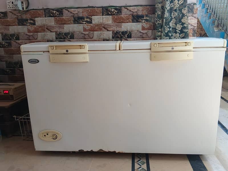 Waves deep freezer 0