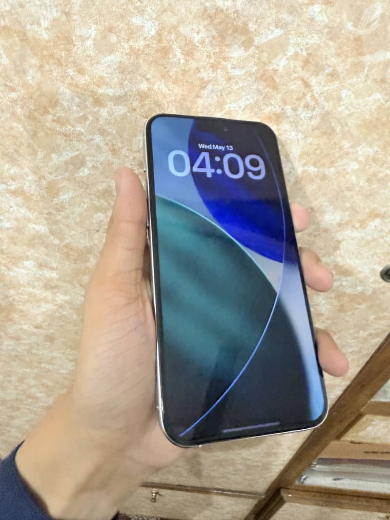 iPhone 15 pro max 2