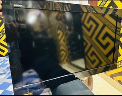 used Sony tv sell  40" Lcd only Rs 30000 call 03453781197