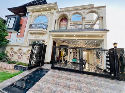 10 Marla Facing Park investor Rate House For Sale