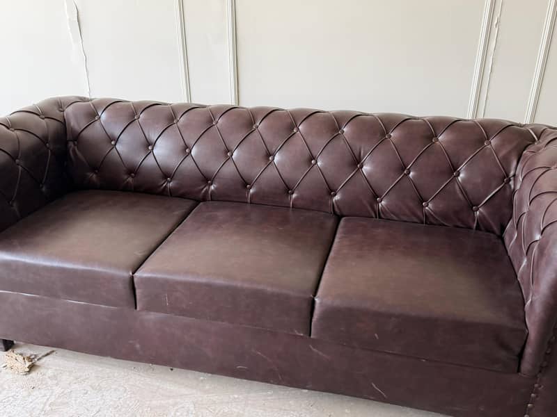 sofa aur table 1