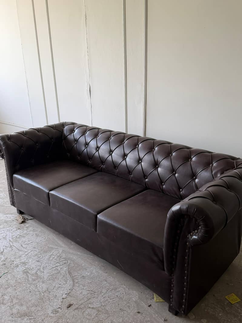 sofa aur table 2