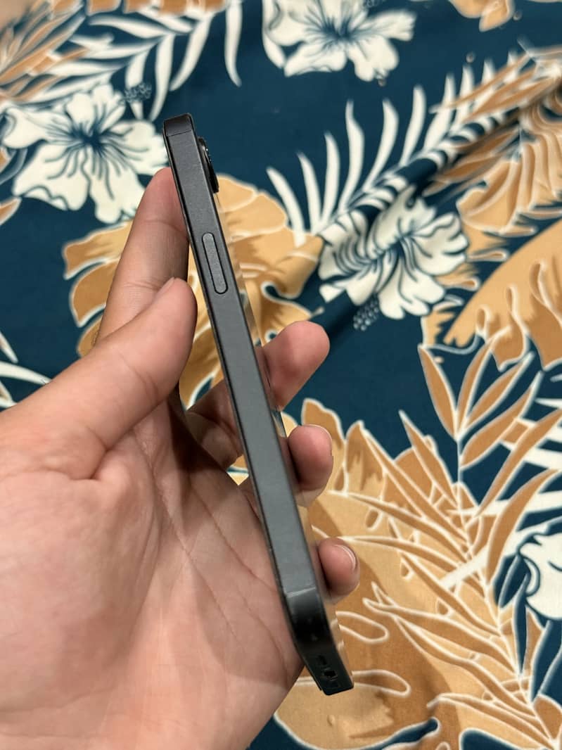 Iphone 16e 5