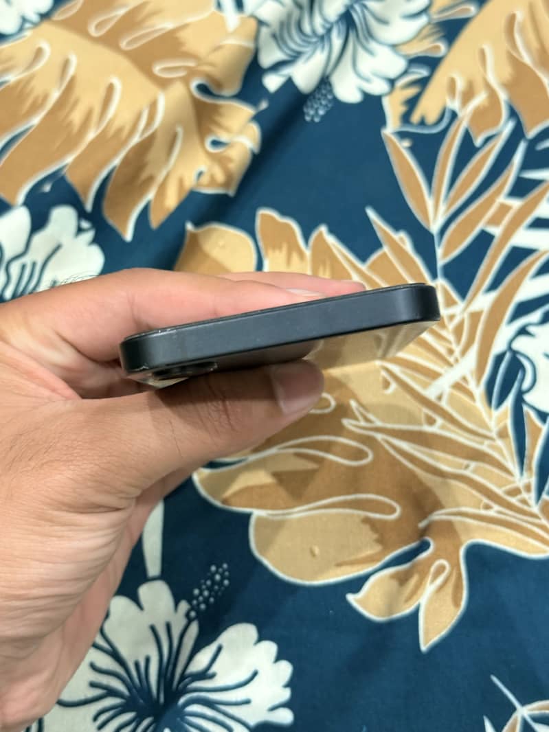 Iphone 16e 6