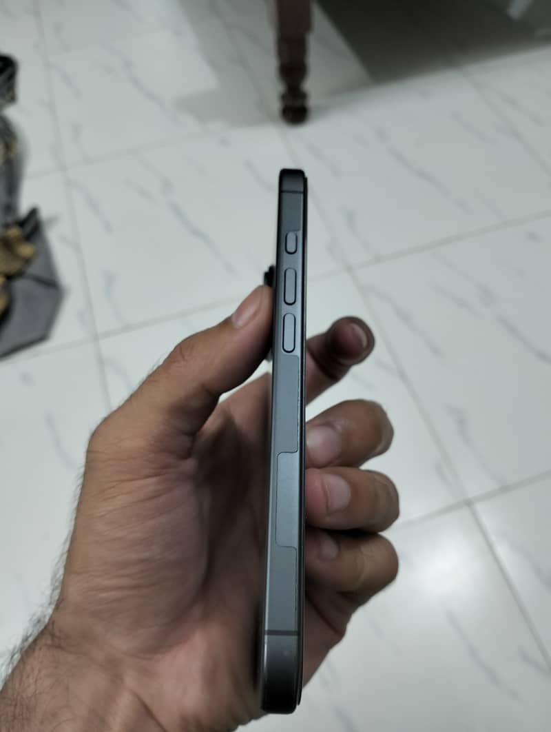 Apple iPhone 17 5