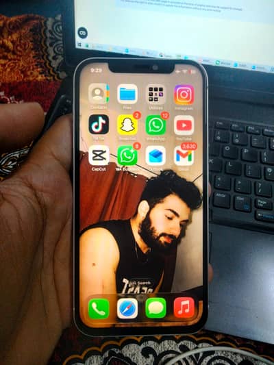 Apple iPhone 12