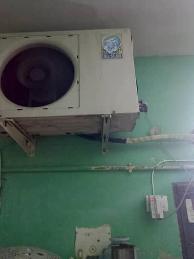 Mitsubishi ac for urgent sale very good working condition