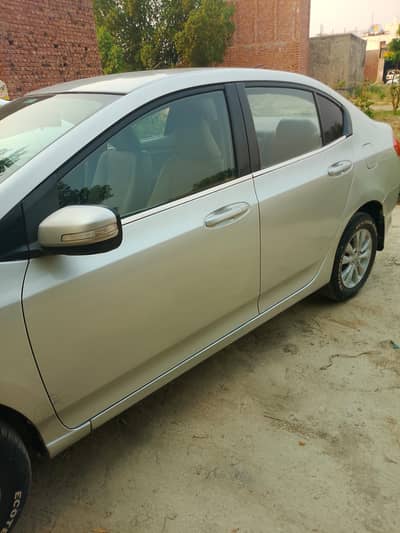 urgent for sale Honda city tyre 90 percet enjon 100 percent