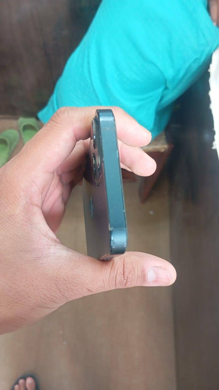 iPhone 13 0