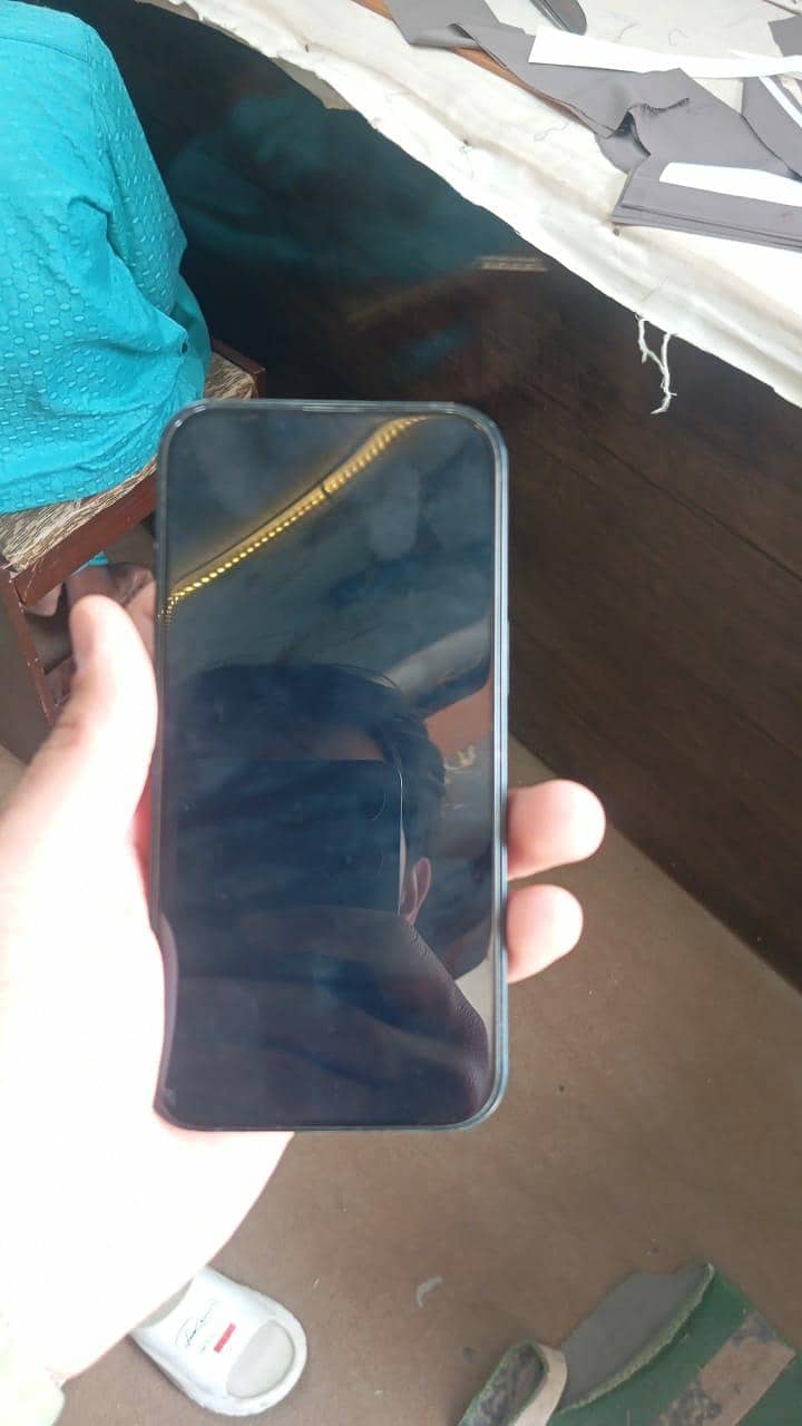 iPhone 13 3