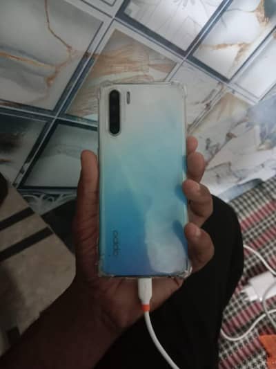 8/128One Hand use h phone belkul original h kese qesm ka koi falt ni h