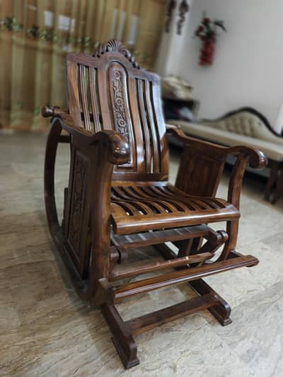 Rocking Chair full in shewa wood new 2 days use only in low price