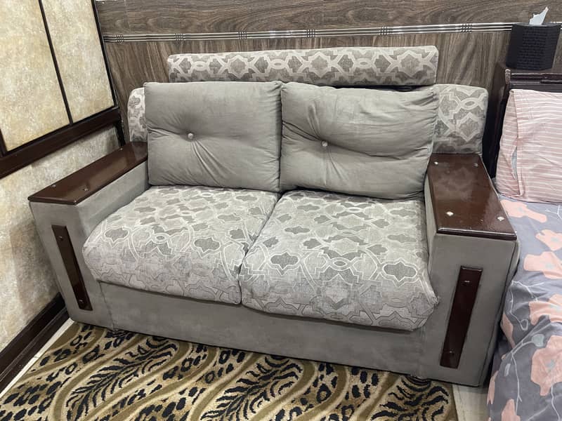sofa with cushion 0