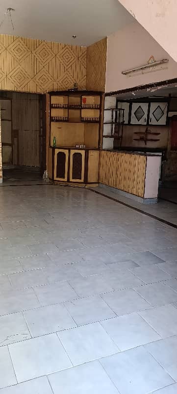 valancia town 8 Marla old house for sale
