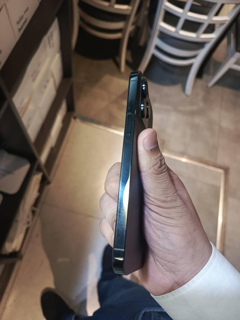 iPhone 14 pro max 2