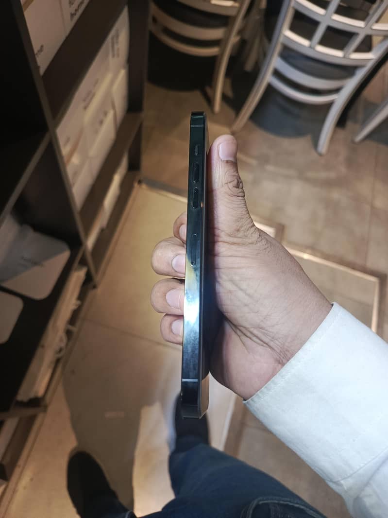 iPhone 14 pro max 3