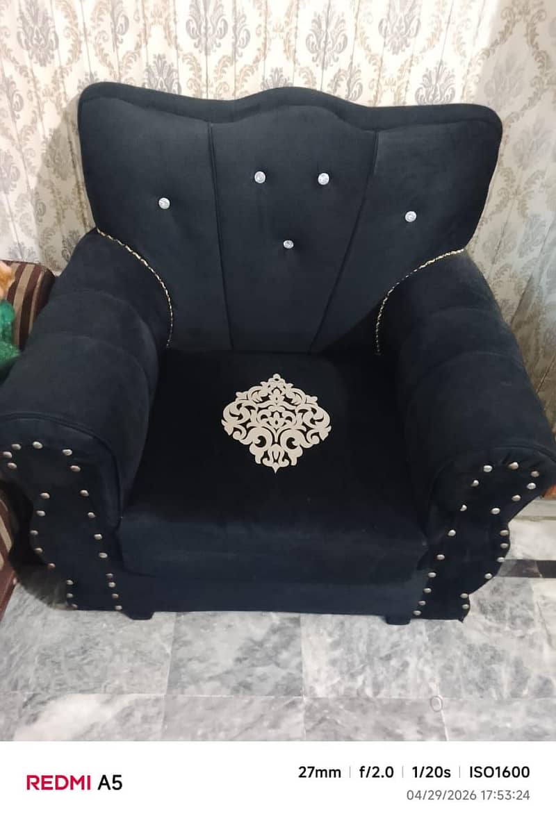selling sofa set 0