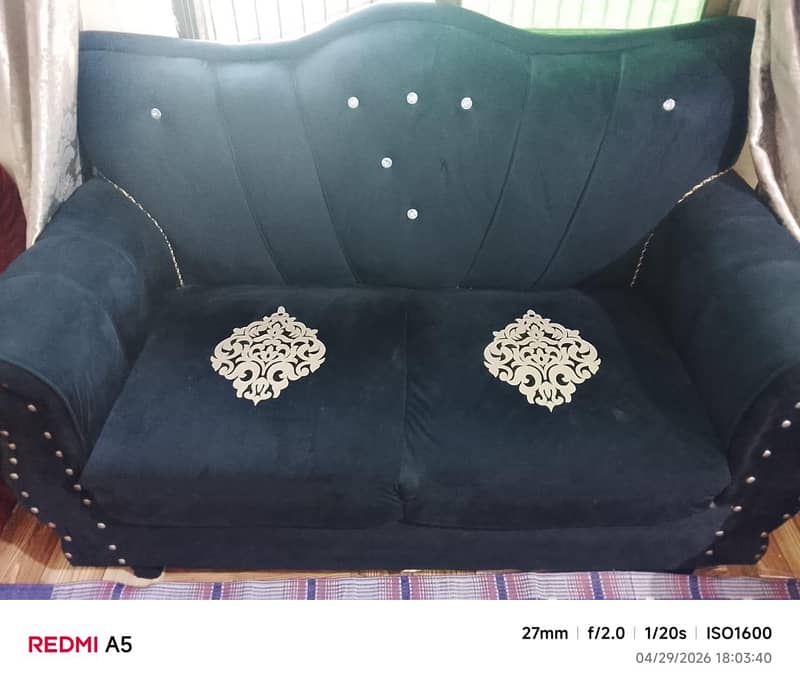selling sofa set 1