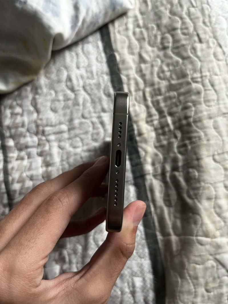 iPhone 15 pro max 2