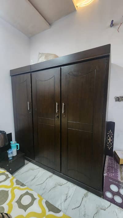 wooden 3 door almari urgent sale