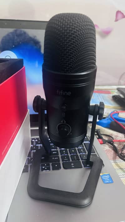 Fifine K690 - 10/10 Condition with Half Box