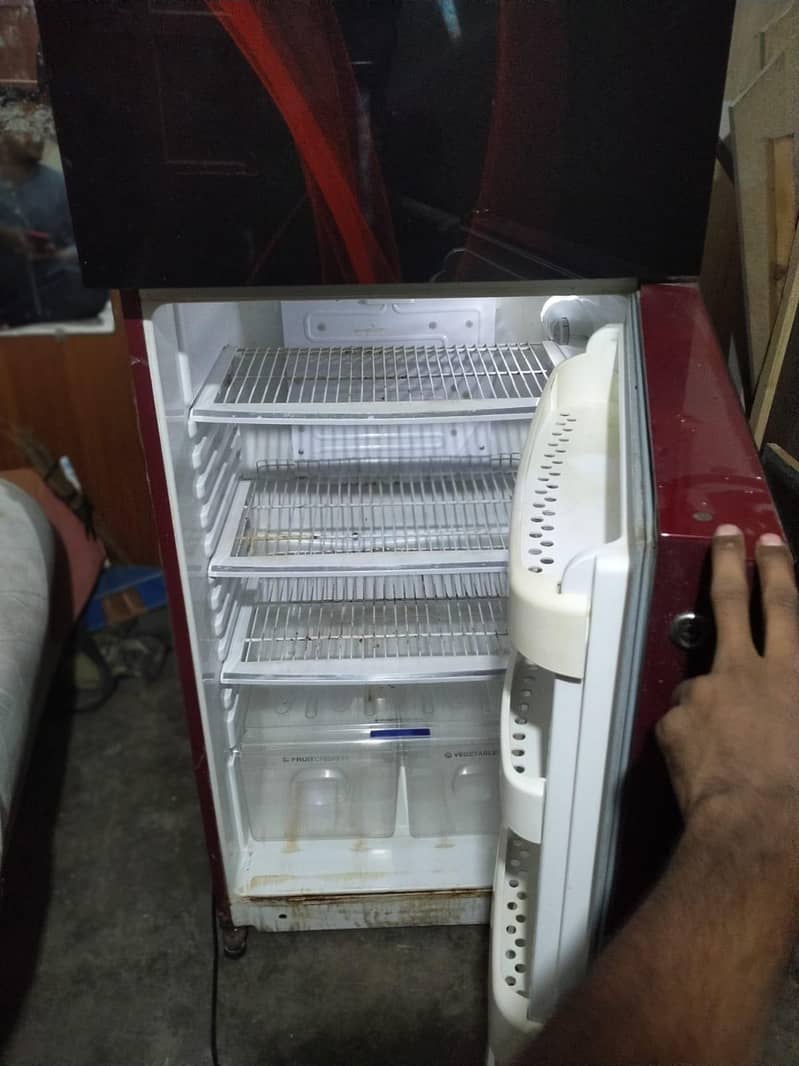 0RIENT FRIDGE 1