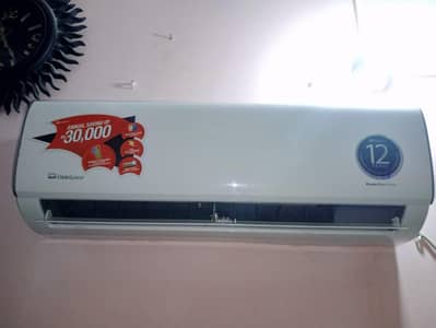 Dawlance 1 ton DC inverter ac 10/10 condition urgent sale