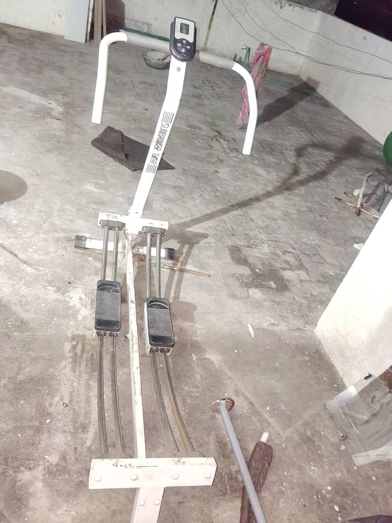 exercise machine for thighs. . . 0