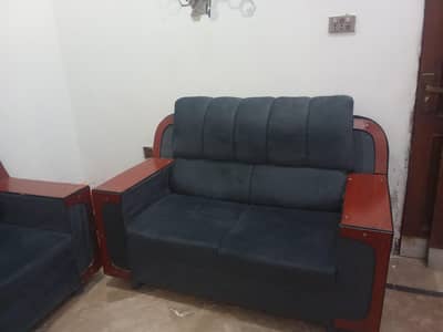 6seater sofa set . . just like new bht km use hua hai . . .