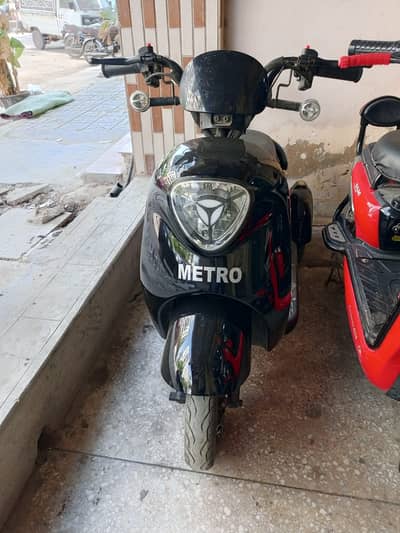 Metro A7 3-Wheel Electric Scooty – Safe, Comfortable & Fuel-Free!
