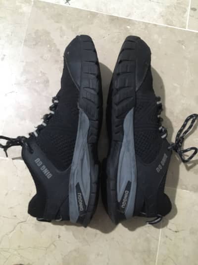 DING GU industrial safety shoes.