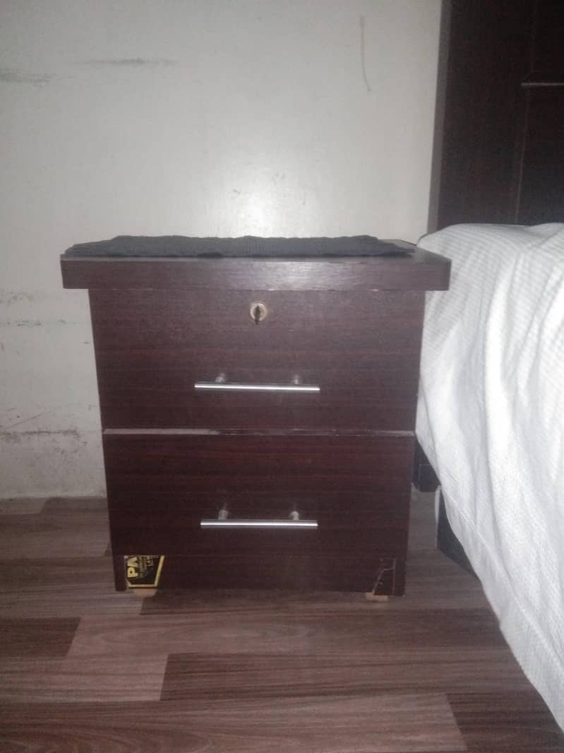Bed with 2 side tables 1