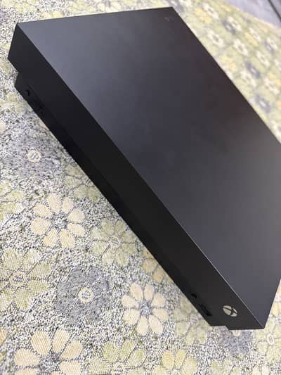 Xbox one x 1TB