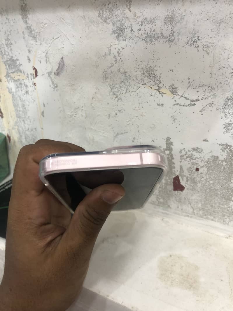 iPhone 15 3