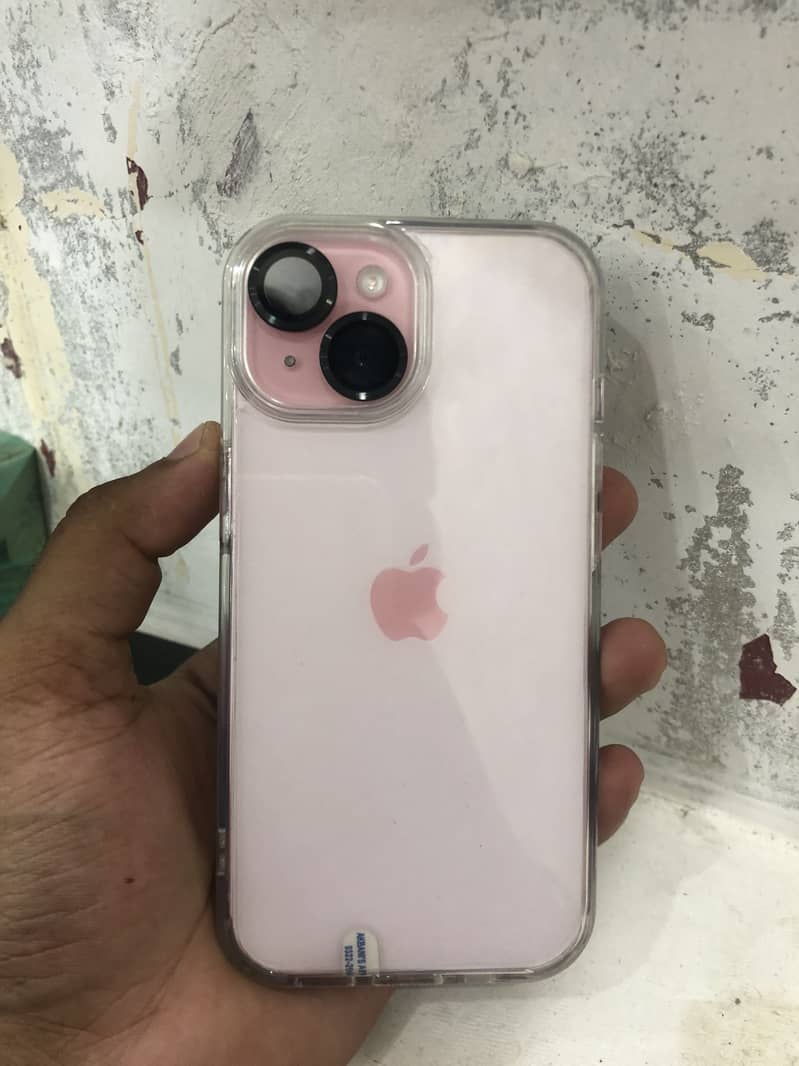 iPhone 15 4