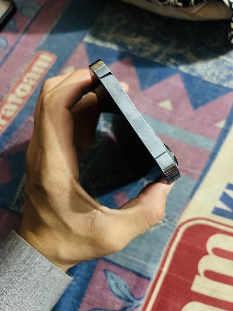 iPhone 13 Pro Max 1