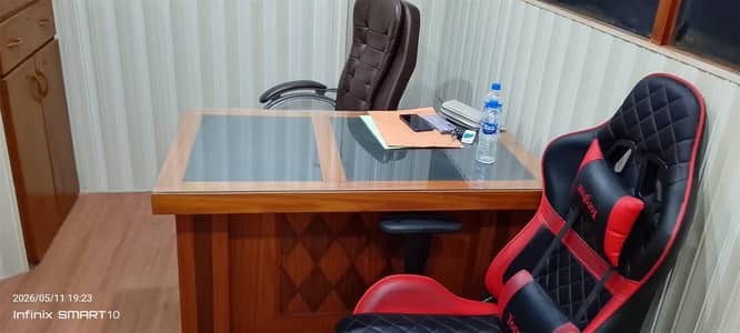 OFFICE 2 TABLES LIKE NEW CONDITION. NO ANY SCRATCH