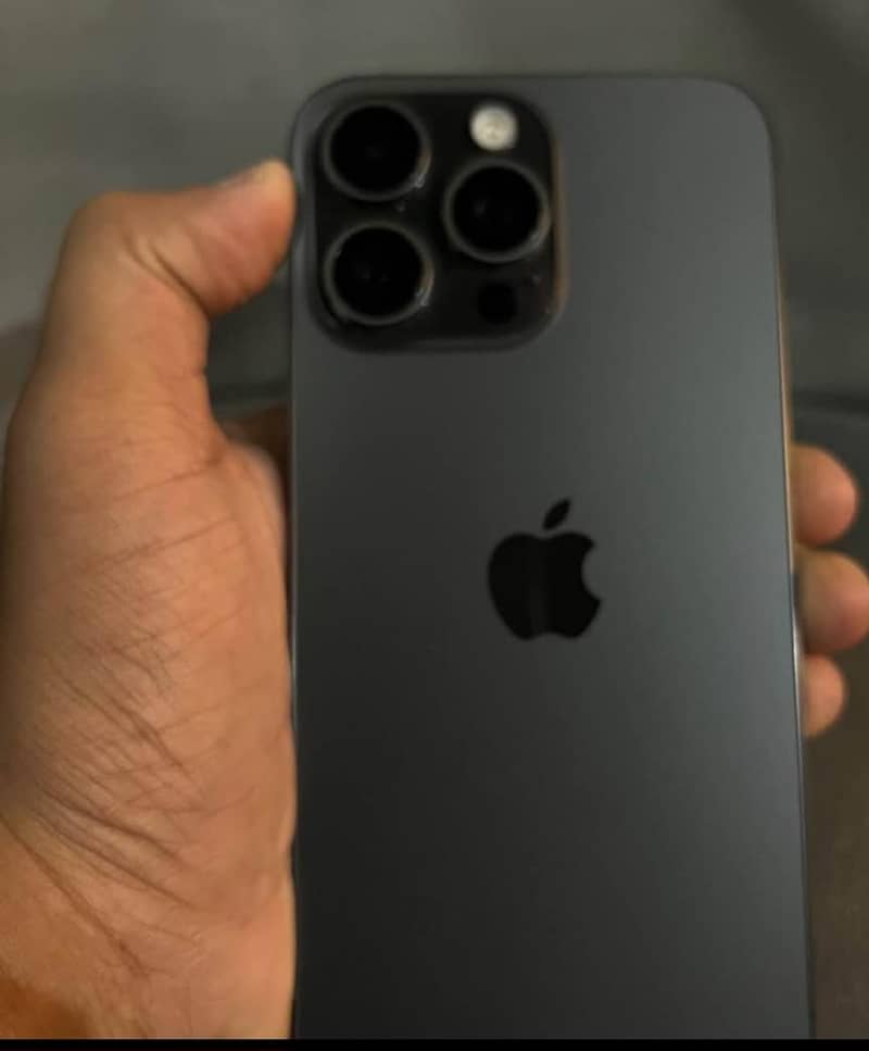 Iphone 15 pro max 4
