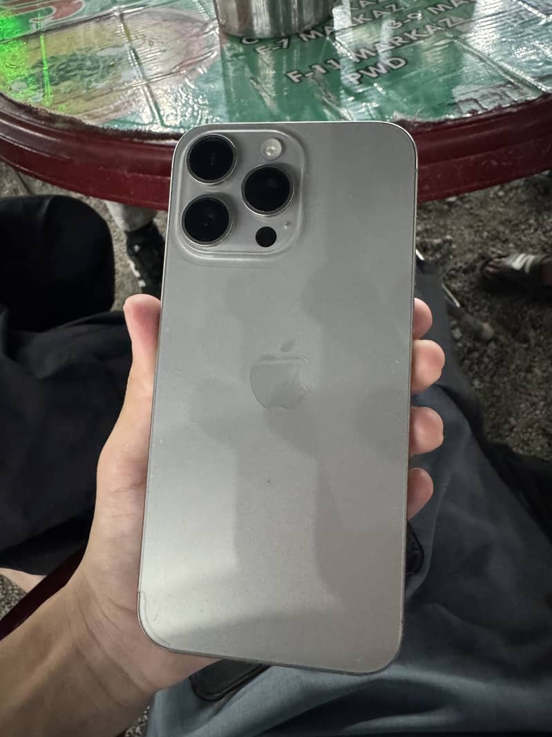 Iphone 15 pro max 4