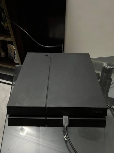 PS4  Fat – 500GB | 2 Controllers | Like New
