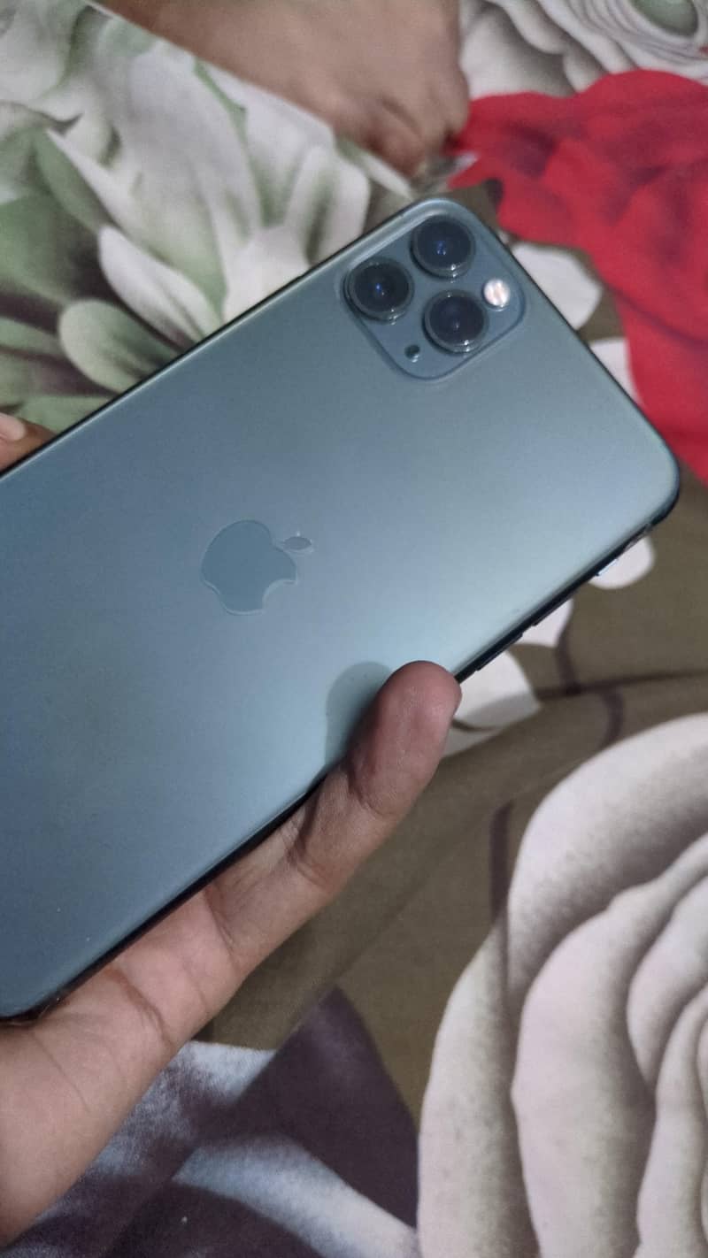 iphone 11 pro max 4