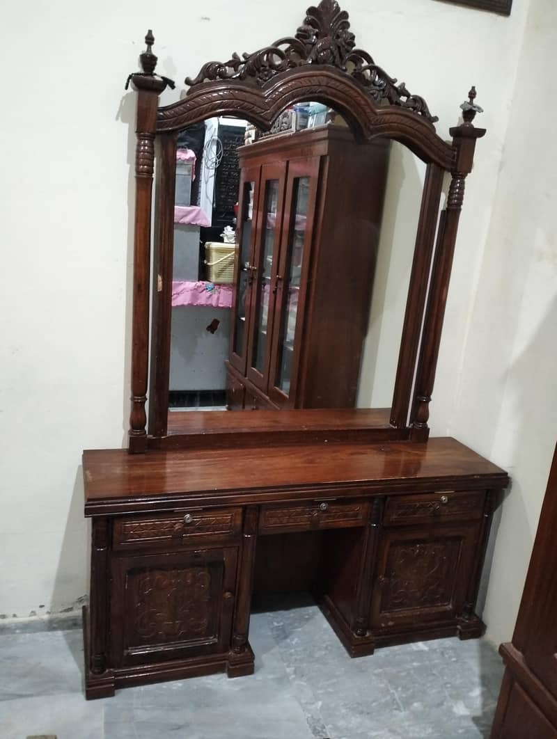 dressing table 0