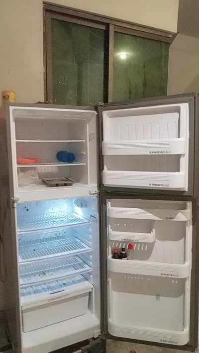 orient refrigerator (model flare380) for sell used butt good candishn
