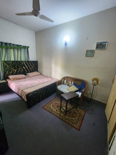 Furnish room available in G11/2 for lady