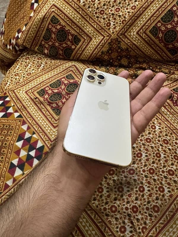 Iphone 12 pro max 4