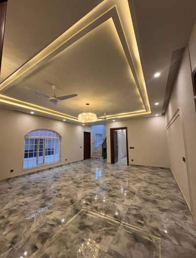 1 Kanal, 3 Bed Rooms, Tile Flooring Portion Available For Rent.