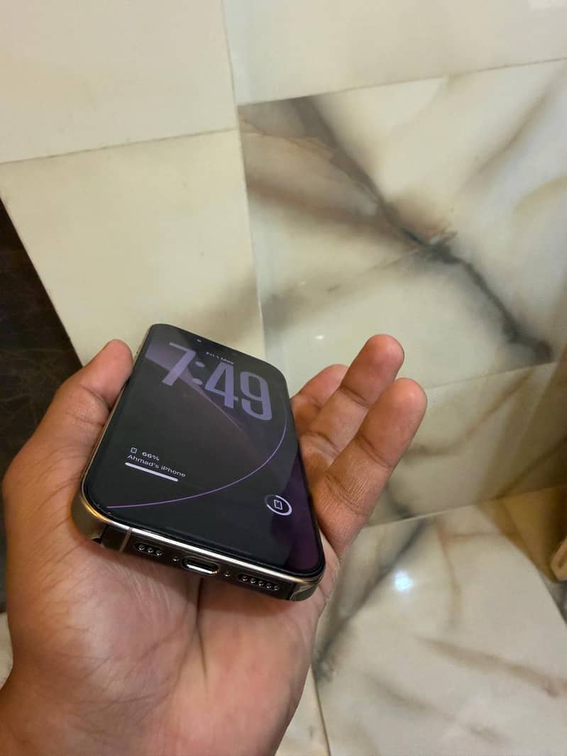 iPhone 16 pro 2